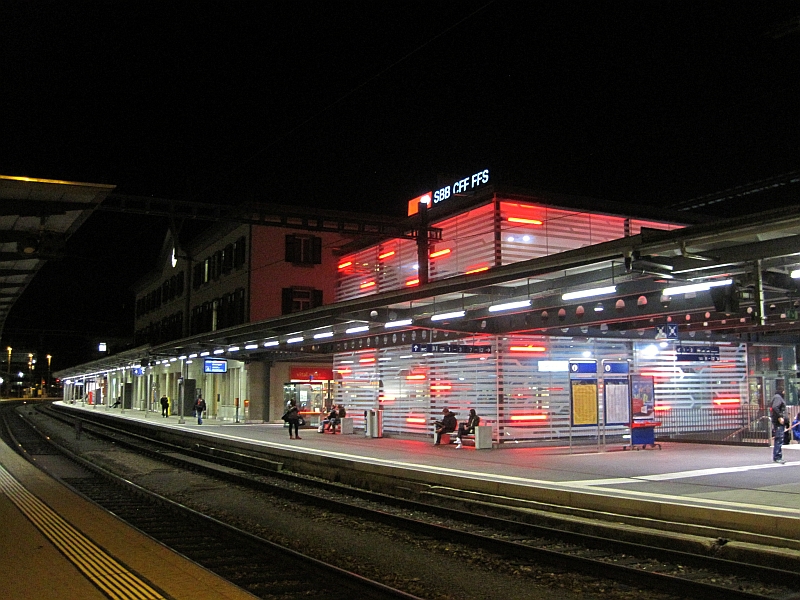Bahnhof von Olten mit nächtlicher Beleuchtung