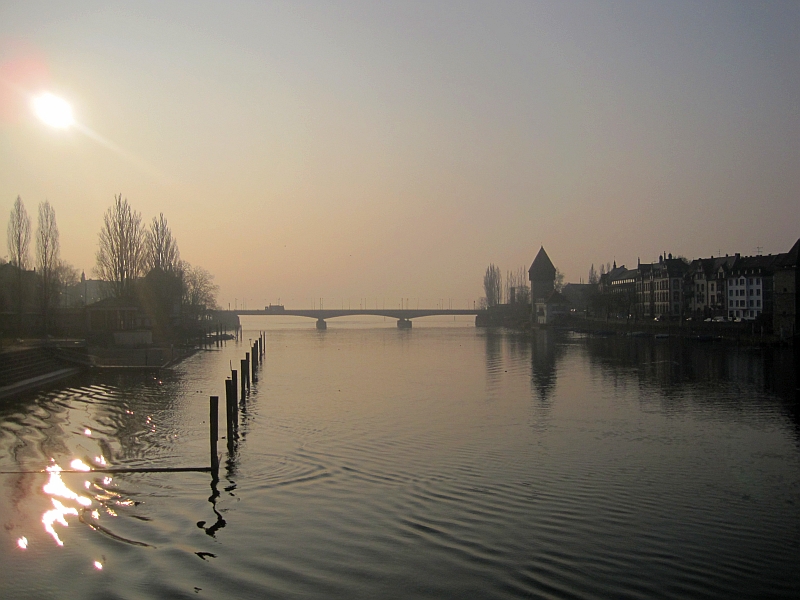 Seerhein mit alter Rheinbrücke in Konstanz
