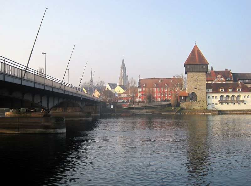 Rheinkilometer null an der alten Rheinbrücke