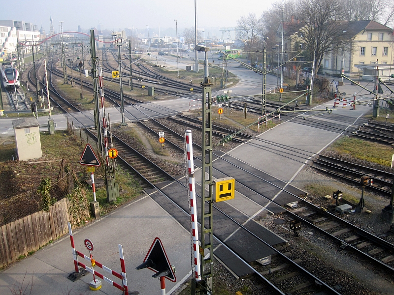 Bahnübergänge an Hafenstraße (Deutschland) und Freiestraße (Schweiz)