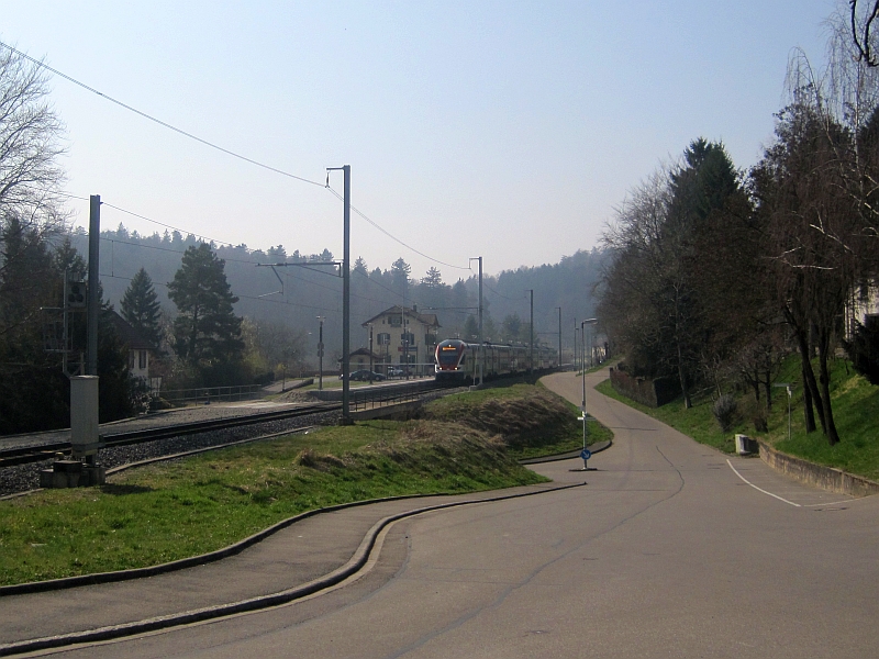Durchfahrt eines RegioExpress nach Schaffhausen in Lottstetten