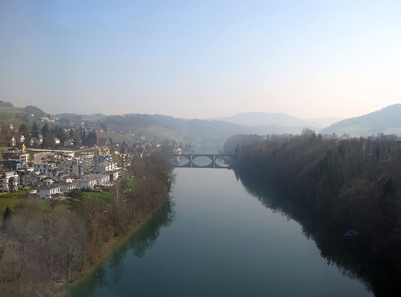 Fahrt auf der Eisenbahnbrücke Eglisau über den Rhein
