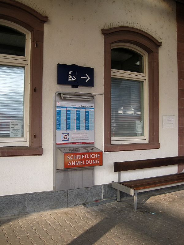 Anmeldebox der Eidgenössischen Zollverwaltung am Bahnhof Waldshut