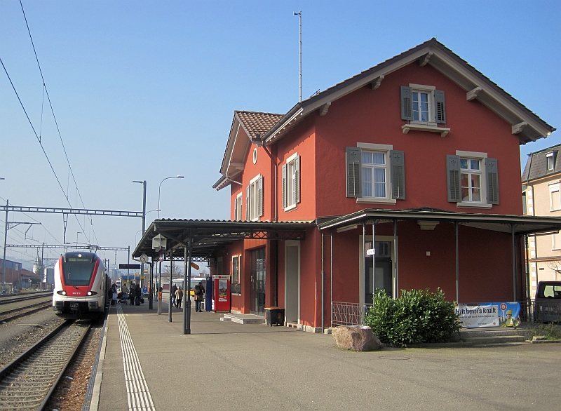 Bahnhof von Laufenburg AG mit Regio-S-Bahn