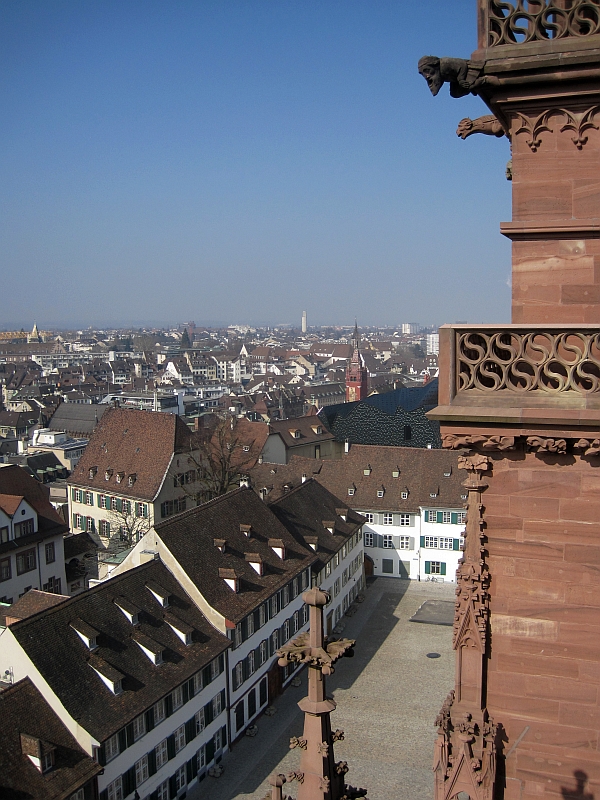 Blick vom Münsterturm zum Münsterplatz Basel