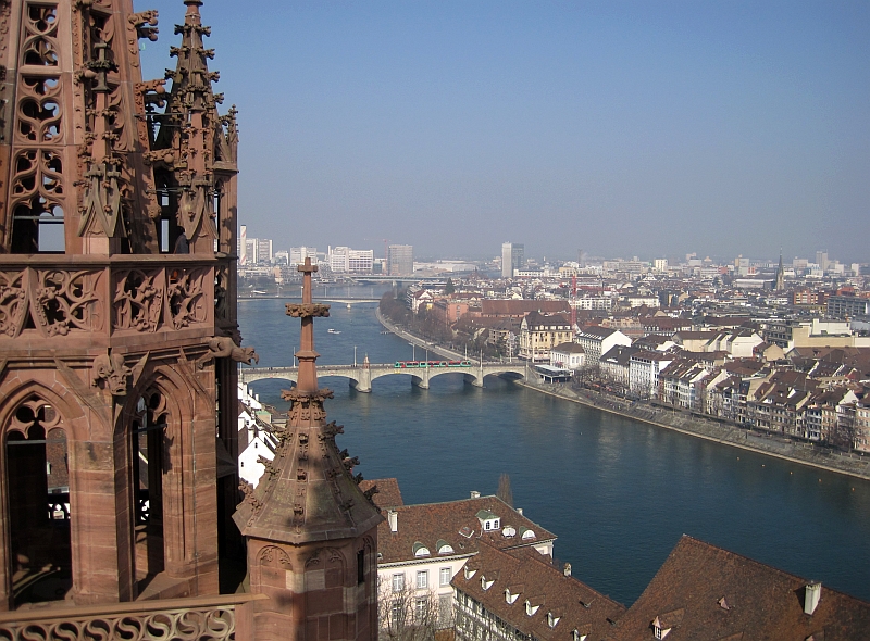 Blick vom Münsterturm Basel auf den Rhein