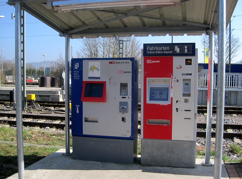 Fahrkartenautomaten von SBB und DB in Erzingen