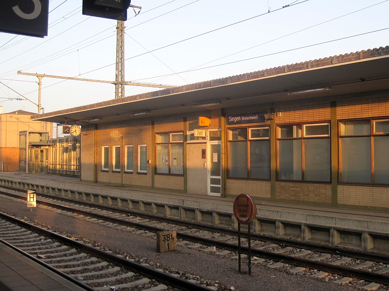 Zollamt auf dem Bahnsteig des Bahnhofs Singen