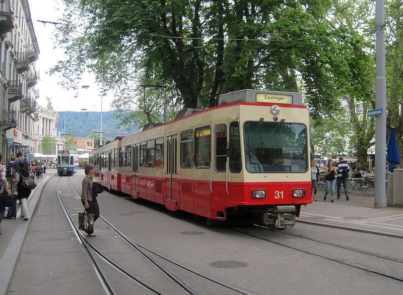 Forchbahn Be 8/8 in Zürich Stadelhofen
