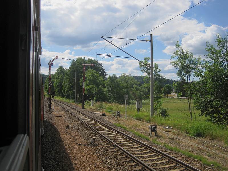 Blick aus dem Zugfenster auf der fahrt von Nürnberg nach Stuttgart