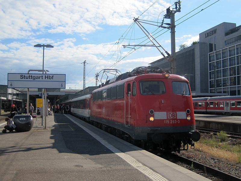 Intercity Stuttgart-Zürich mit Lok der Baureihe 115