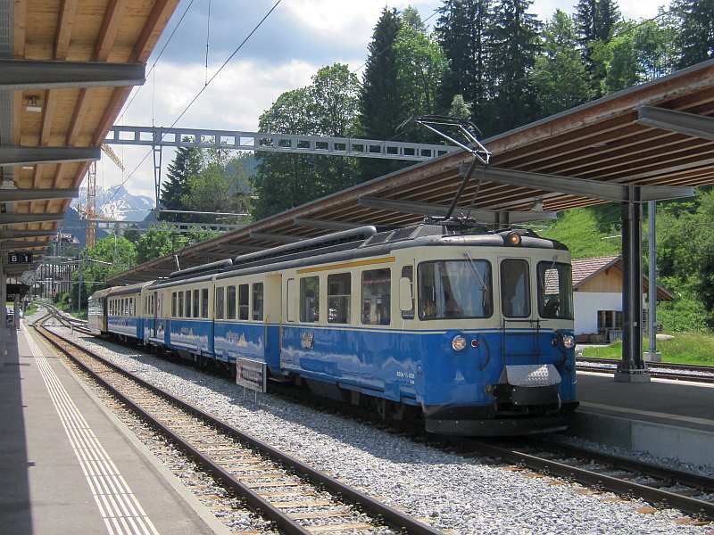 Triebzug ABDe 8/8 4001 der MOB in Gstaad