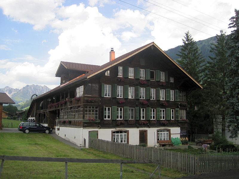 Bauernhaus im Chalet-Stil in Lenk