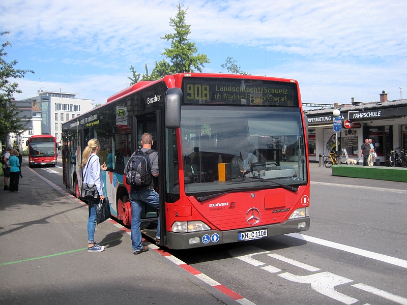 Bus der Linie 908 in Konstanz