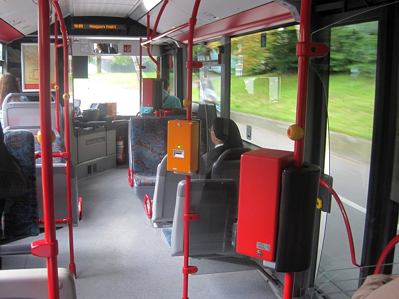Innenbild Bus der Linie 908 mit unterschiedlichen Entwertern