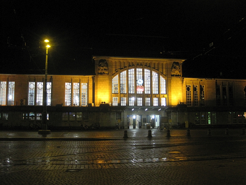 Hauptbahnhof Darmstadt bei Nacht