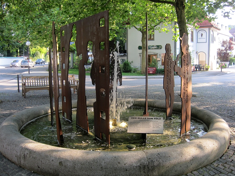 Brunnen als Denkmal für den 'Bullen von Tölz'