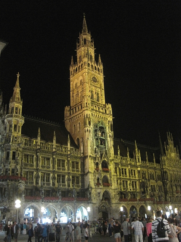 Neues Rathaus München bei Nacht