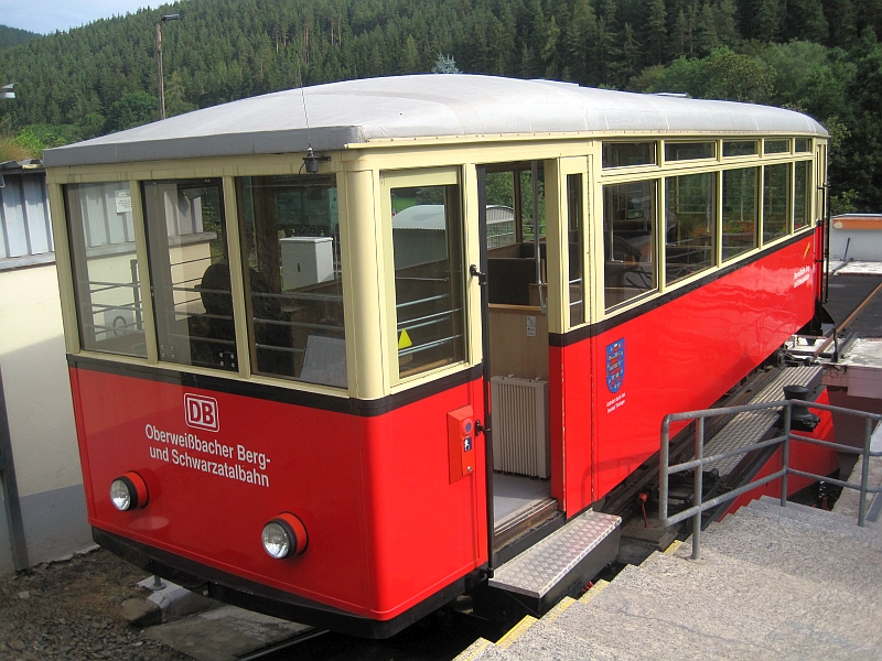 Aufsatzwagen in der Talstation der Oberweißbacher Bergbahn