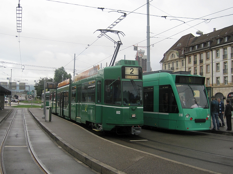 Tram der Linie 2 am Badischen Bahnhof Basel