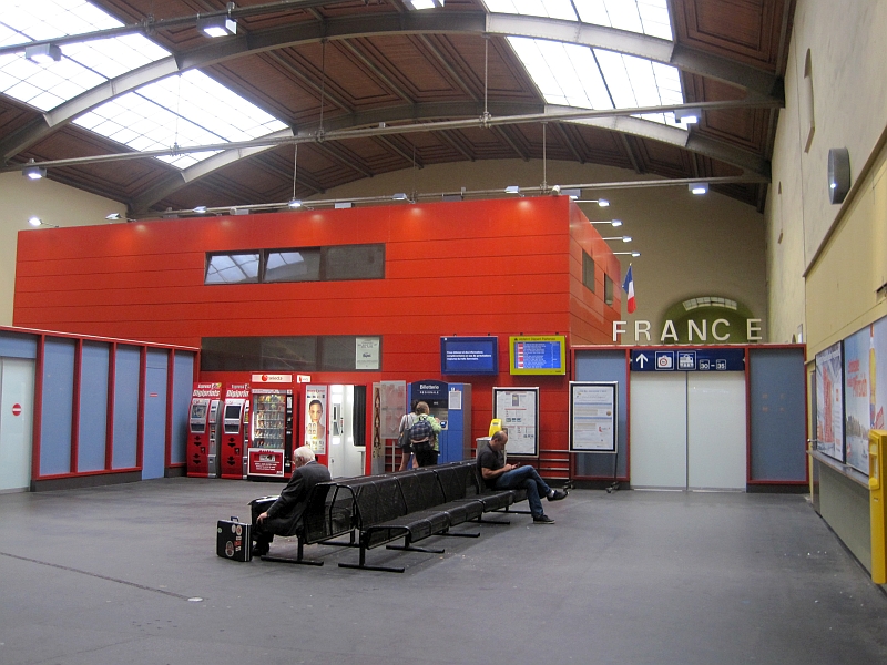 Durchgang zum französischen Bahnhofsteil im Bahnhof Basel