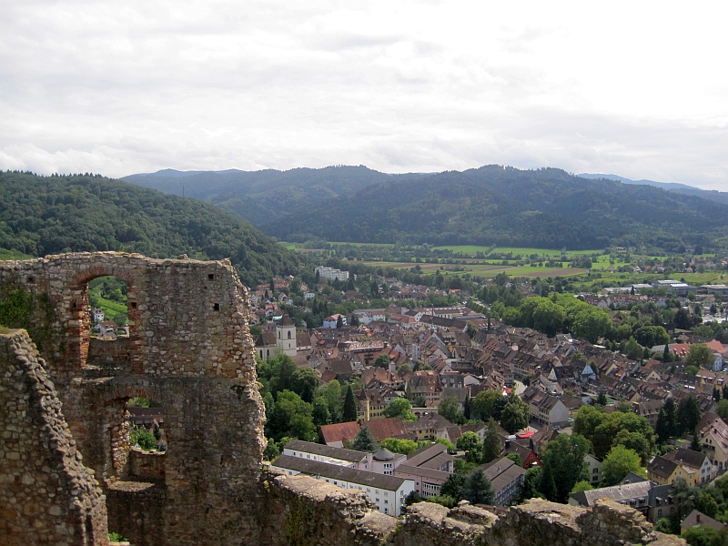 Blick von der Burgruine über Staufen