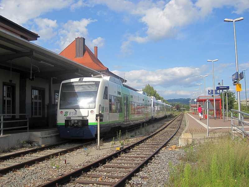 Regio-Shuttles der Breisgau-S-Bahn im Bahnhof Breisach