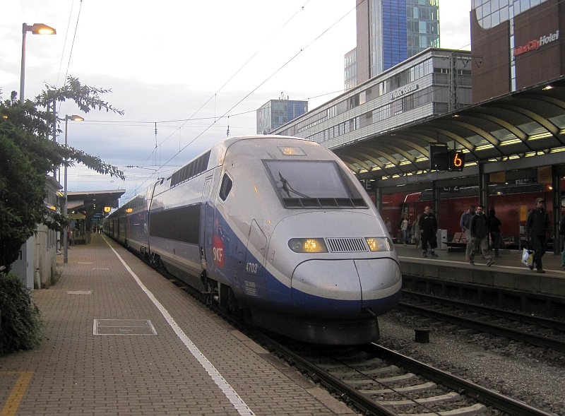 TGV Duplex im Hauptbahnhof Freiburg