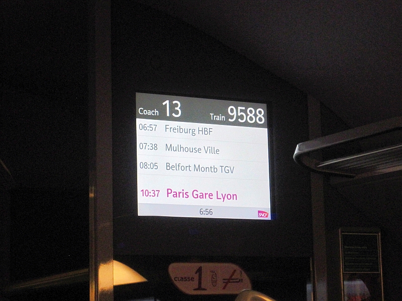 Display mit dem Fahrplan des TGV 9588