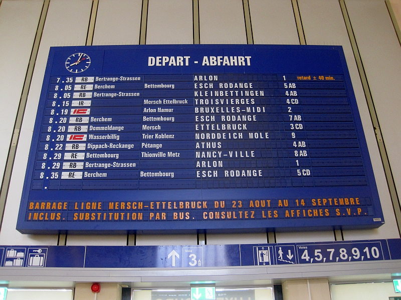 Abfahrtstafel des Bahnhofs Luxemburg