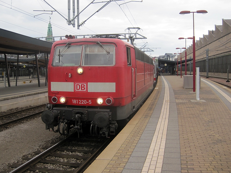 Lokomotive der Baureihe 181 vor dem Intercity von Luxemburg nach Norddeich Mole