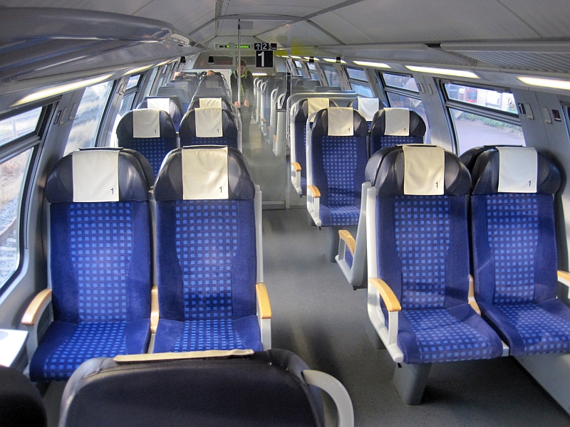 1. Klasse im Oberdeck der Regionalbahn zwischen Emden Außenhafen und Emden