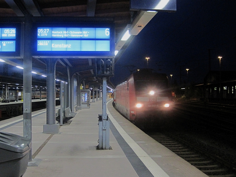 IC 2279 'Schwarzwald' im Hauptbahnhof Stralsund