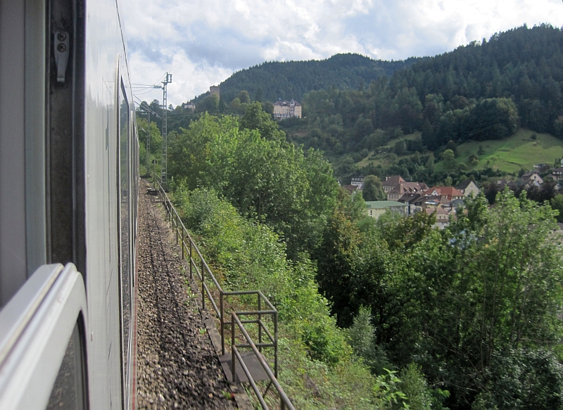 Fahrt auf der Schwarzwaldbahn zwischen Hausach und Hornberg