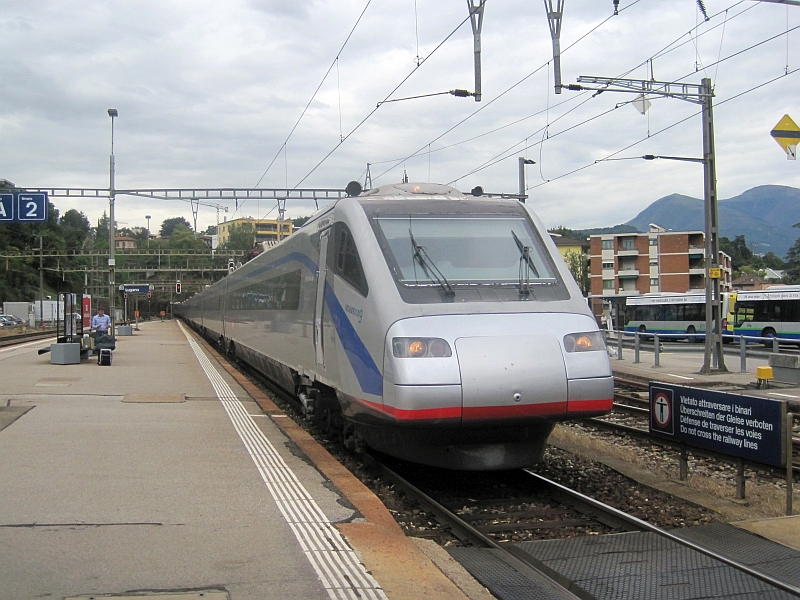 Einfahrt eines ETR 470 als Eurocity in Lugano
