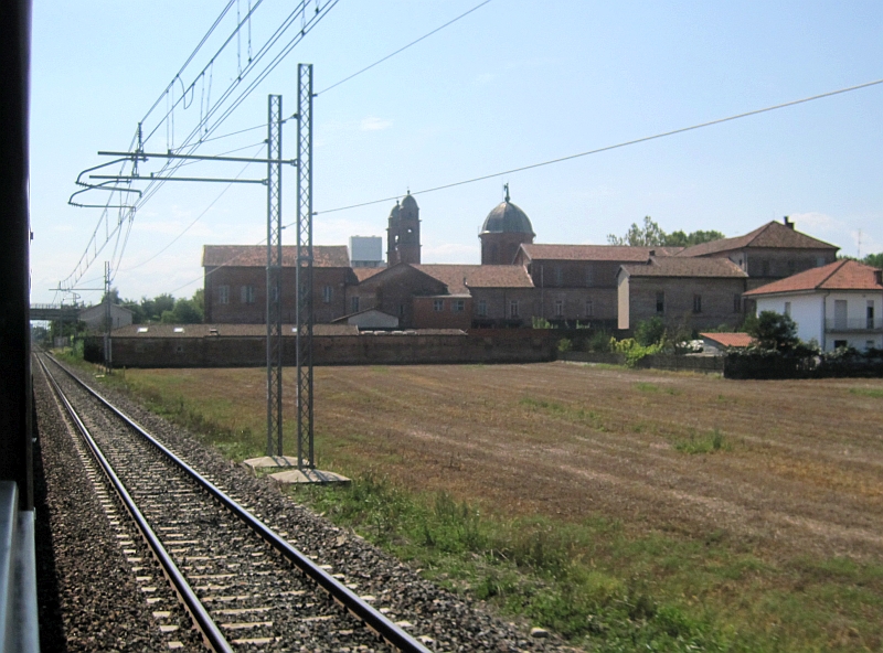 Cussanio mit den Türmen einer Wallfahrtskirche