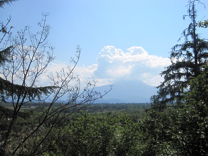 Blick von der Hochebene von Cuneo auf das Piemont