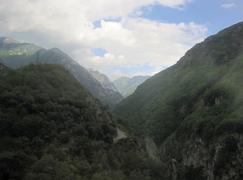 Fahrt auf der Tendabahn durch die Seealpen