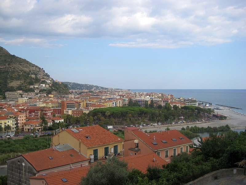 Blick auf Ventimiglia mit dem Roia