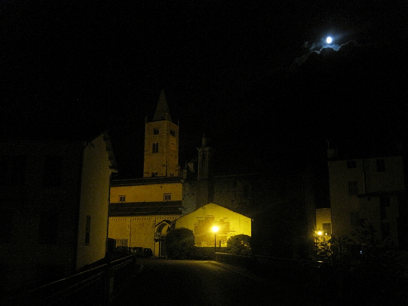 Kirche von La Brigue bei Nacht