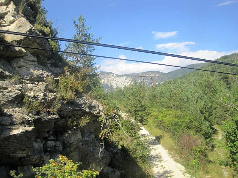 Schroffe Felsen in der Hochprovence