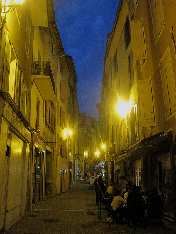Abendstimmung in der Altstadt von Digne-les-Bains