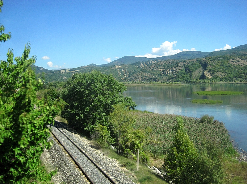 Blick vom Bus auf die Bahngleise am Durance