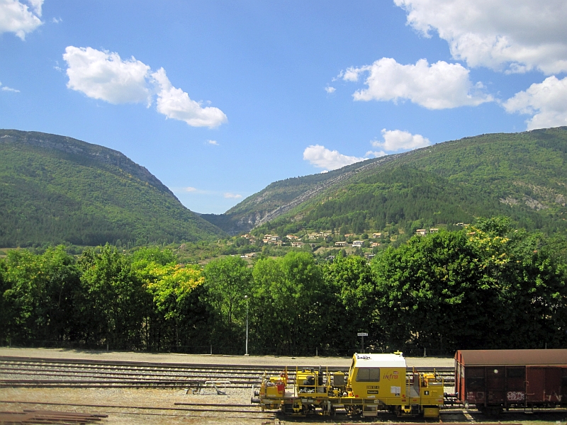 Bauzug im Bahnhof Serres