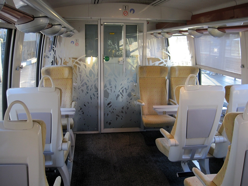 Erste Klasse im Triebwagen der Reihe B 82500