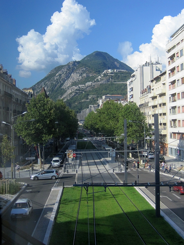 Fahrt durch das Stadtgebiet von Grenoble