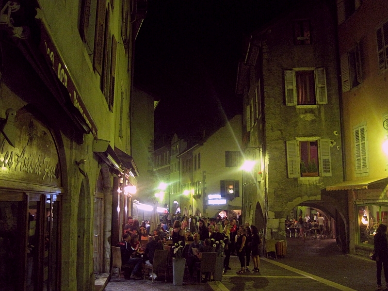 Munteres Treiben in der Altstadt Annecy