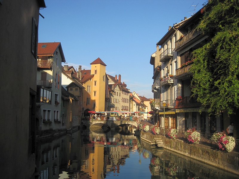 Altstadt Annecy an den Ufern des Thiou