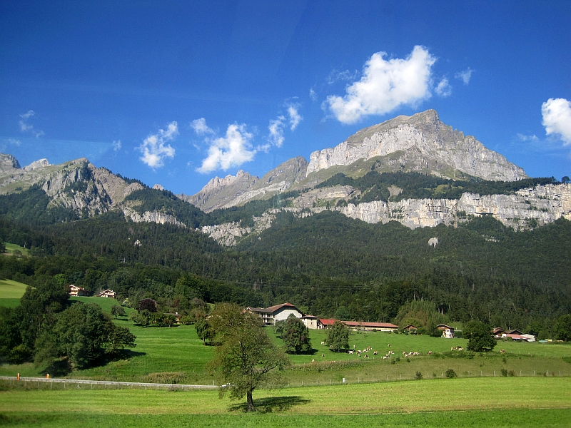 Blick aus dem Zugfenster im Arve-Tal