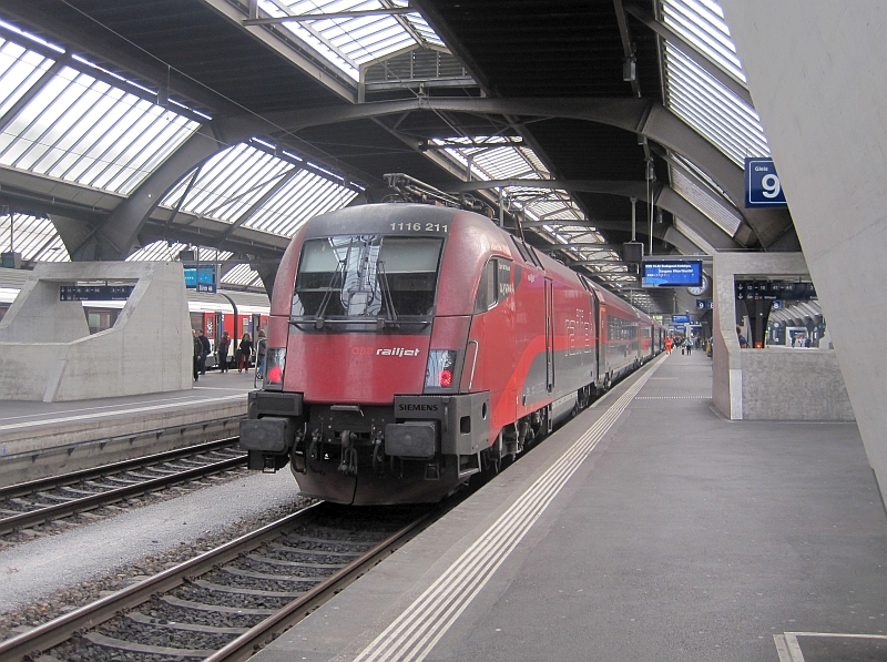 Railjet im Hauptbahnhof Zürich
